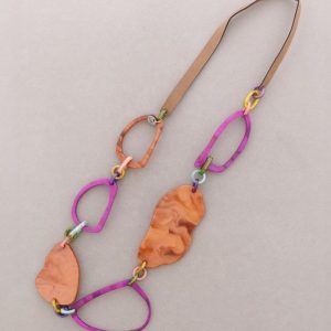 Collar largo de resina