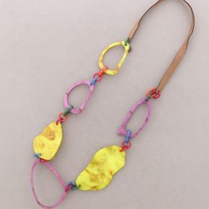 Collar largo de resina